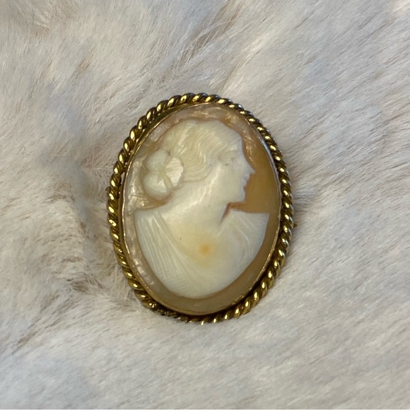 Vintage Antique Carved Shell Cameo Brooch Pin 10k GOLD Filled Jeweler tested - Picture 3 of 17
